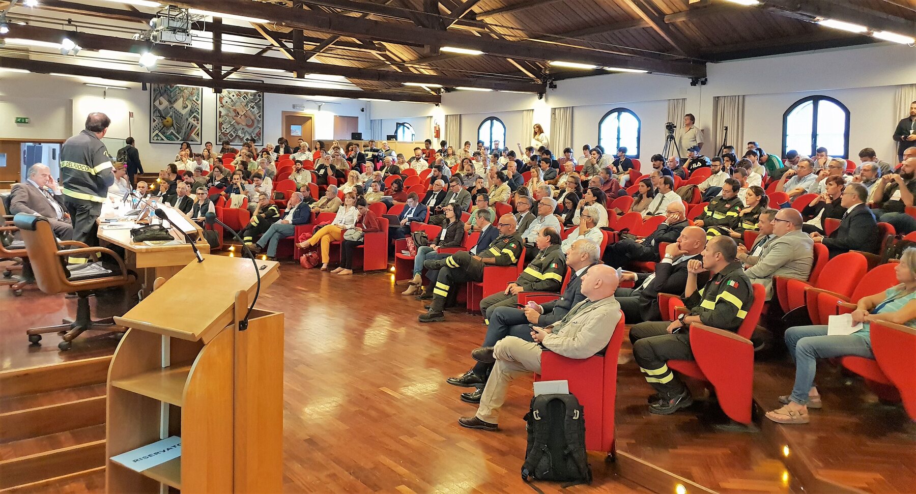 Sala gremita durante una conferenza TechnologyforALL 2018