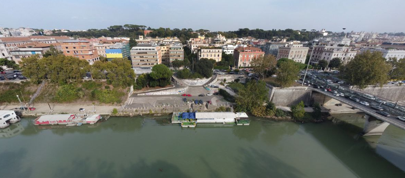 Veduta aerea dello Scalo De Pinedo sul Tevere a Roma